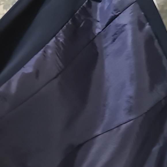 Navy Dress for Success 2 piece suit. Jacket/skirt. Size 6 fits a 4. - Picture 13 of 15